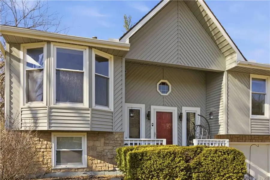 5714 Creekview Drive, Parkville, MO 64152 - #2