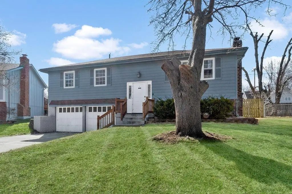 2225 E Taylor Drive, Olathe, KS 66062 - #1