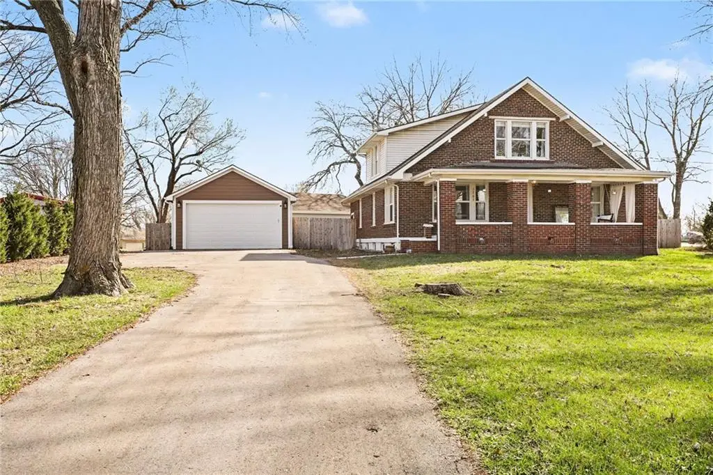 1701 E South Street, Harrisonville, MO 64701 - #1