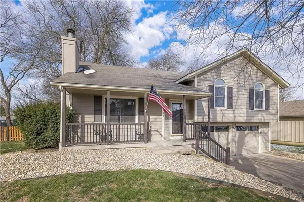 908 NE Bristol Drive, Lee's Summit, MO 64086