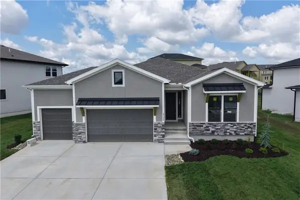 17162 S Laurelwood Street, Olathe, KS 66062