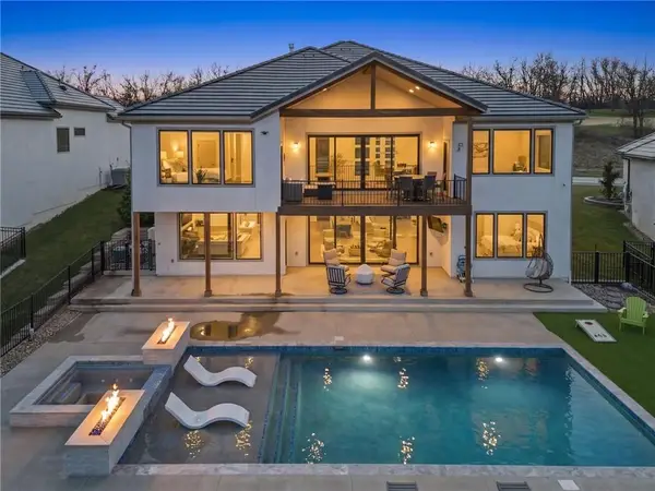 9317 Cottonwood Canyon Drive, Lenexa, KS 66219