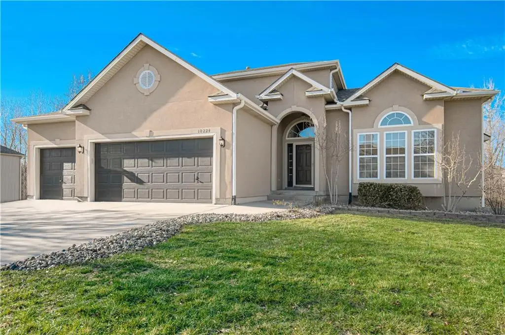 10224 N Willow Avenue, Kansas City, MO 64157 - #1