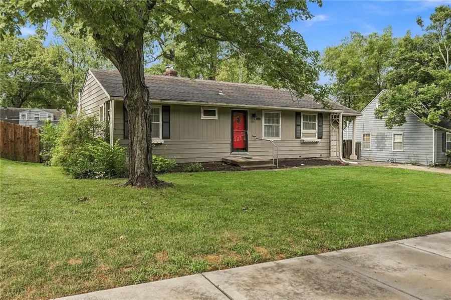 7208 Cherokee Drive, Prairie Village, KS 66208 - #2