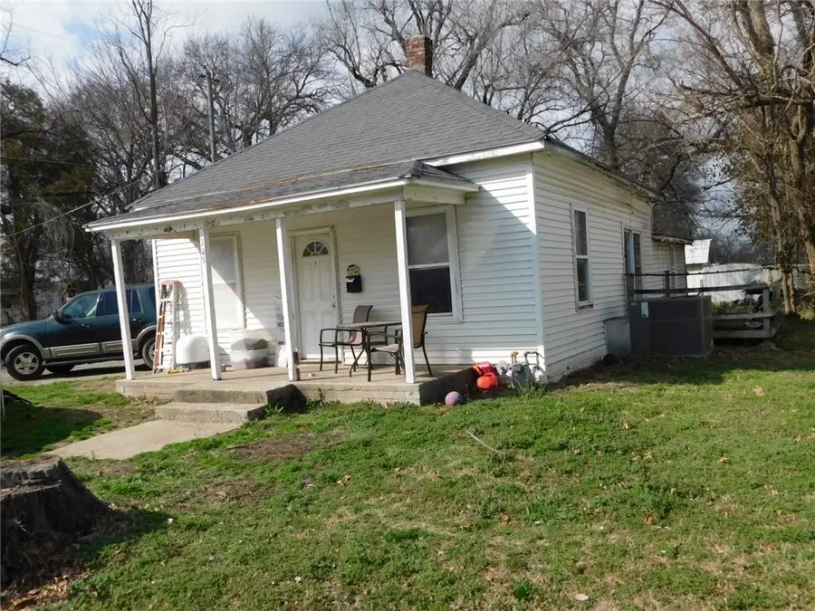 305 E Forest Street, Pittsburg, KS 66762 - #2