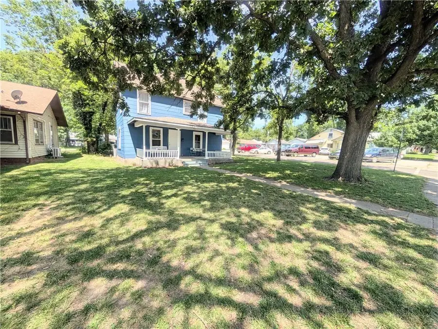 712 N Jefferson Avenue, Iola, KS 66749 - #3