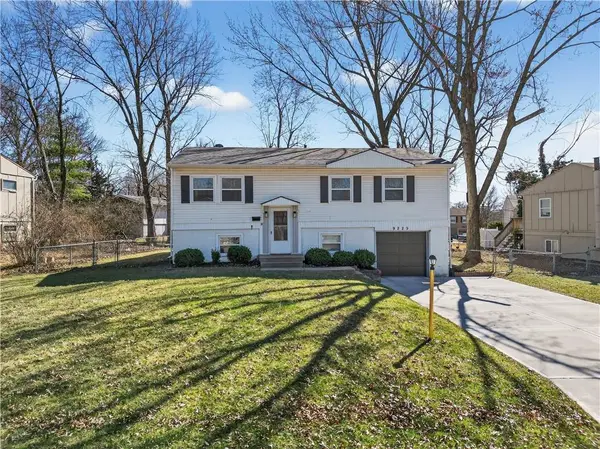 9229 W 100th Terrace, Overland Park, KS 66212