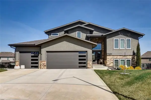 1101 SW Brookside Court, Lee's Summit, MO 64064