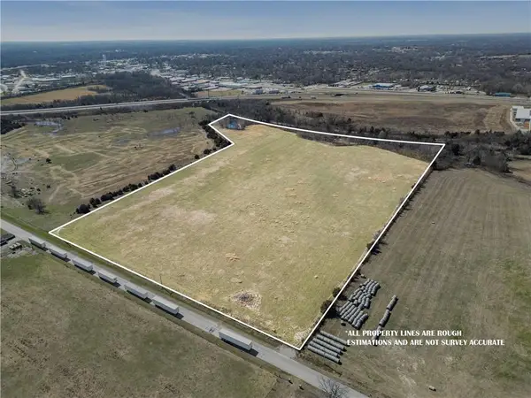 N Click Street, Nevada, MO 64772