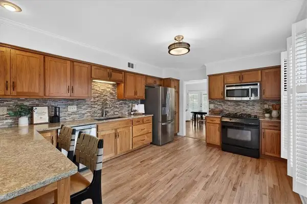 7407 W 101st Terrace, Overland Park, KS 66212