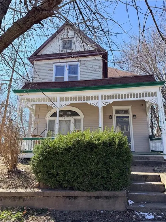 912 S 14th Street, St Joseph, MO 64503