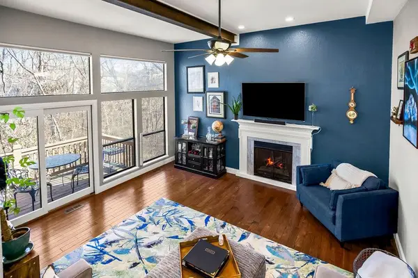 4906 NW Barry Road, Kansas City, MO 64154