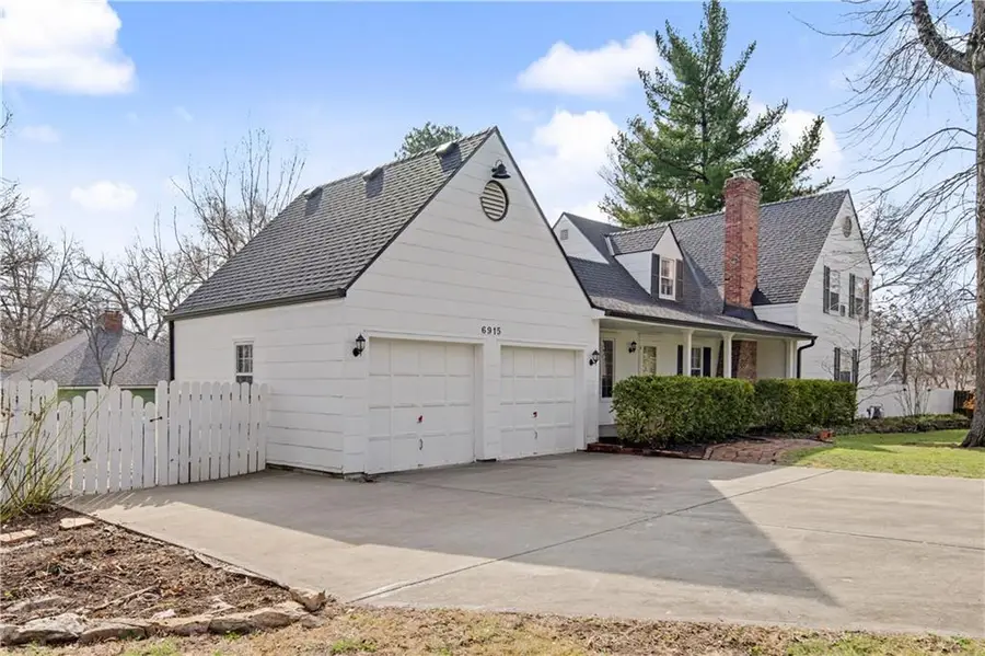 6915 Reeds Road, Prairie Village, KS 66208 - #2