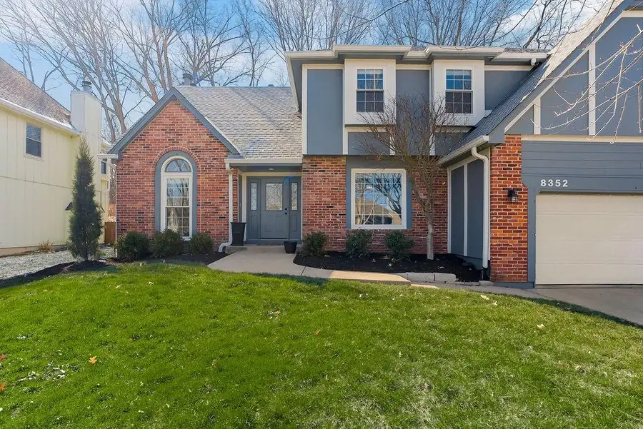8352 Oakview Circle, Lenexa, KS 66215 - #2