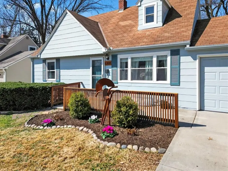 8306 Madison Avenue, Kansas City, MO 64114 - #2