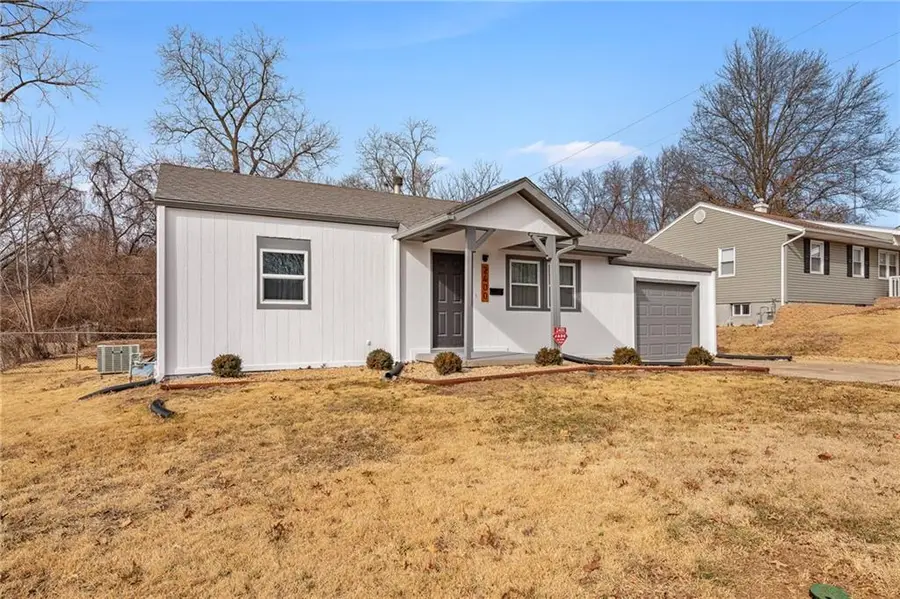2400 S Crescent Avenue, Independence, MO 64052 - #2
