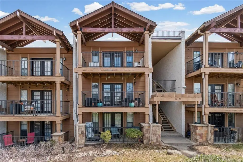 4727 Jarboe Street #23, Kansas City, MO 64112 - #1