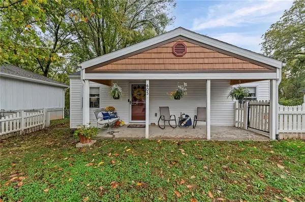 605 4th Street, Weston, MO 64098