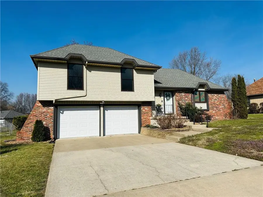 109 S Vansant Street, Clinton, MO 64735 - #3