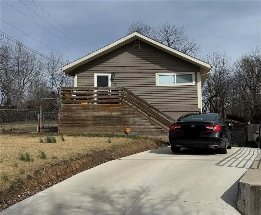 11230 College Avenue, Kansas City, MO 64137 - #3