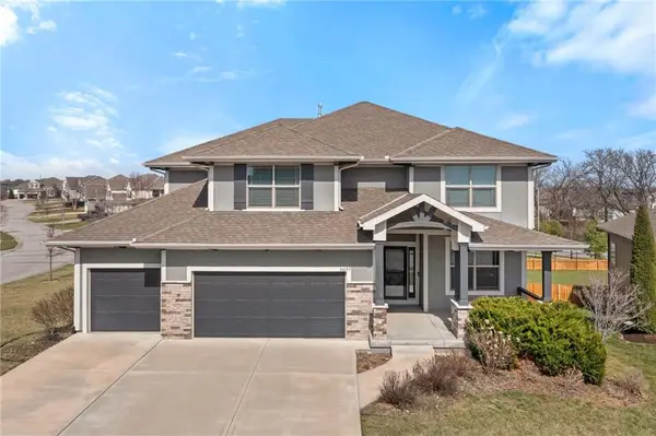 16657 S Chalet Drive, Olathe, KS 66062