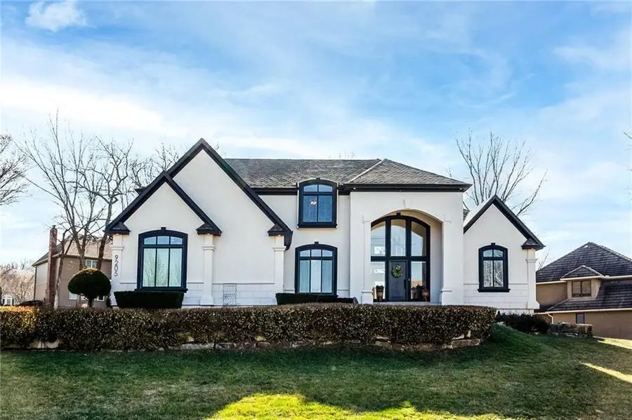9205 Redbud Lane, Lenexa, KS 66220 - #2