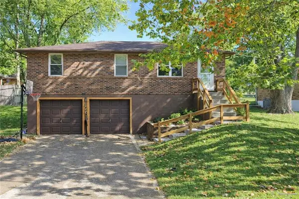 5904 NE 45th Street, Kansas City, MO 64117