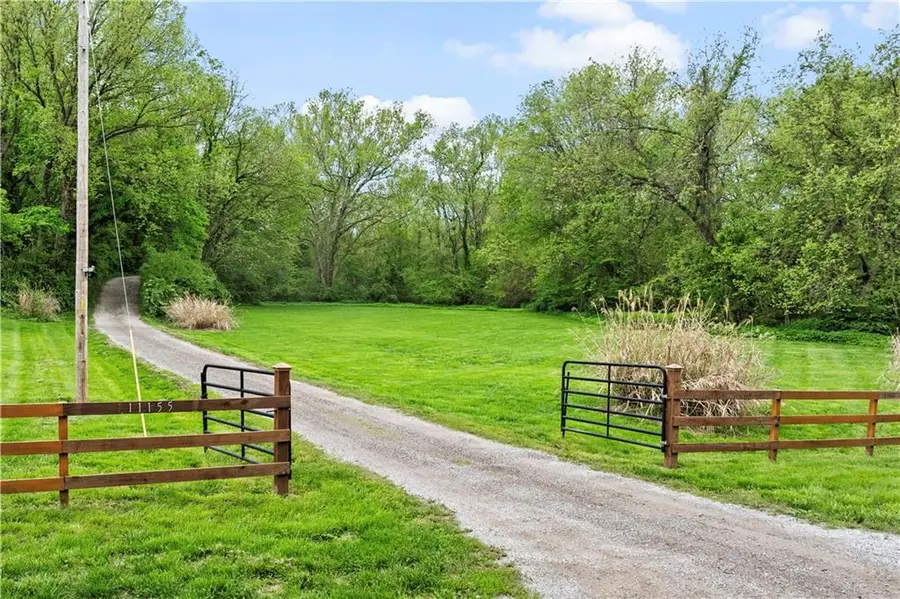 11155 Hubbard Road, Kansas City, KS 66109 - #3