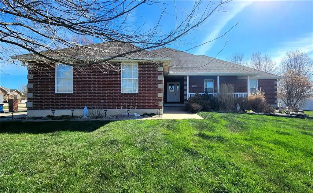 986 Owl Creek Parkway, Odessa, MO 64076 - #1