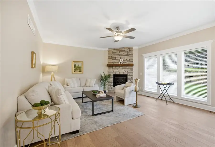 6809 Prairie Lane, Parkville, MO 64152 - #3