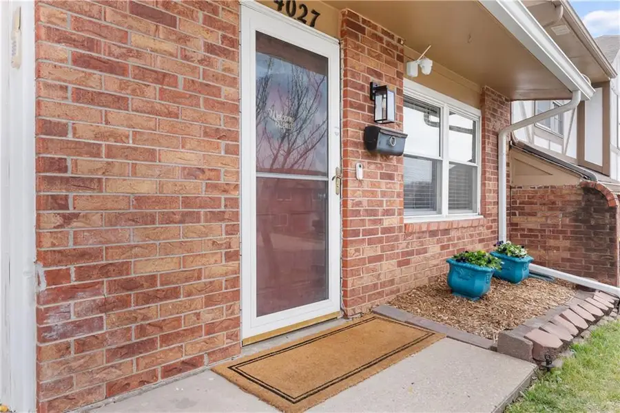 4027 Hedges Avenue, Kansas City, MO 64133 - #2