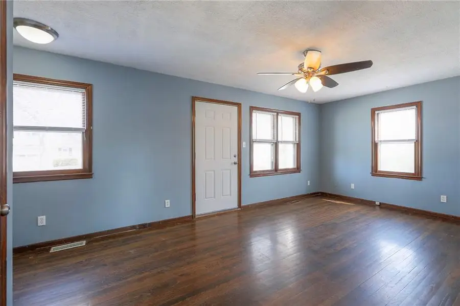 10709 E 28th Street S, Independence, MO 64052 - #2