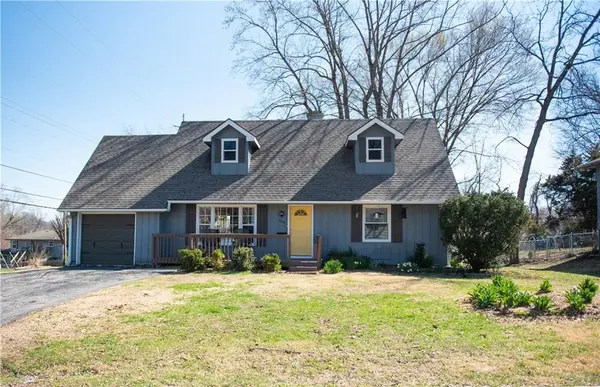 13501 Applewood Drive, Grandview, MO 64030