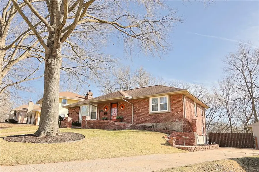 6913 Englewood Avenue, Raytown, MO 64133 - #2