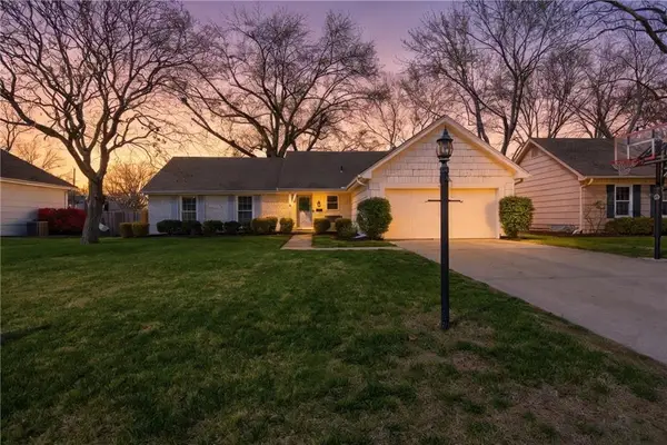 6432 W 101 Street, Overland Park, KS 66212