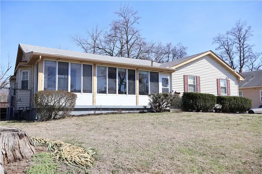 3111 Kensington Avenue, Kansas City, MO 64128 - #2