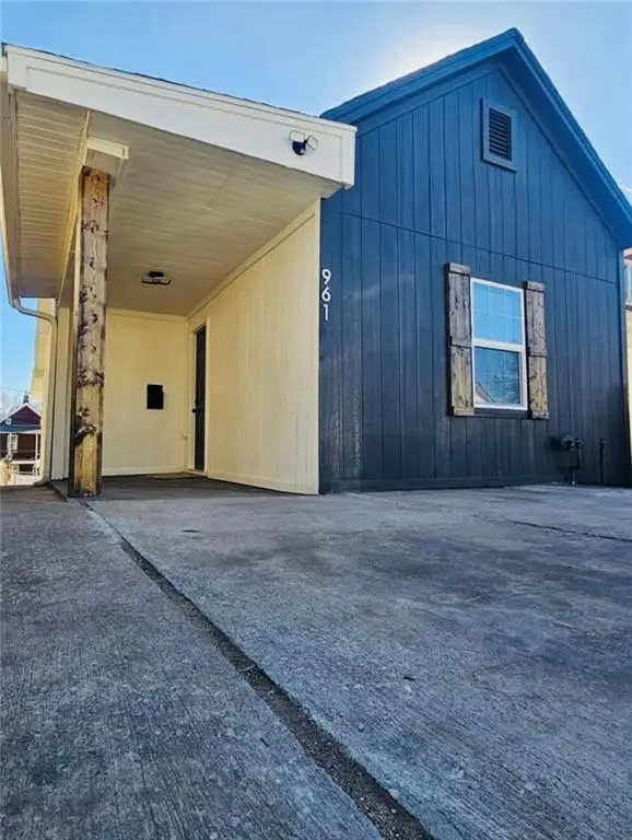 961 Tenny Avenue, Kansas City, KS 66101