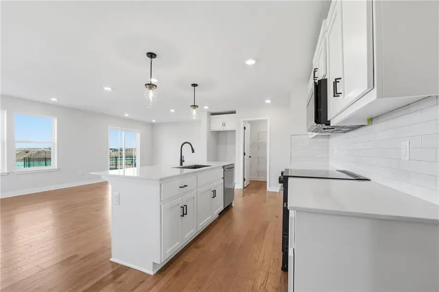 1401 S 4th Street E, Louisburg, KS 66053 - #2