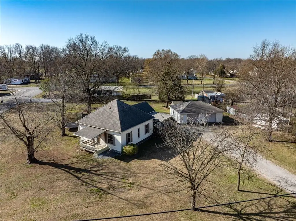 302 E 3rd Street, Scammon, KS 66773 - #1
