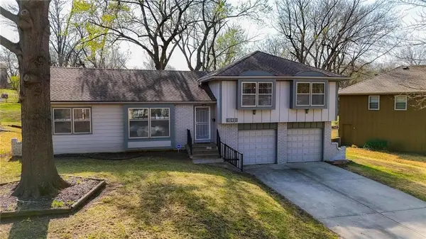 10401 W 93rd Terrace, Overland Park, KS 66214