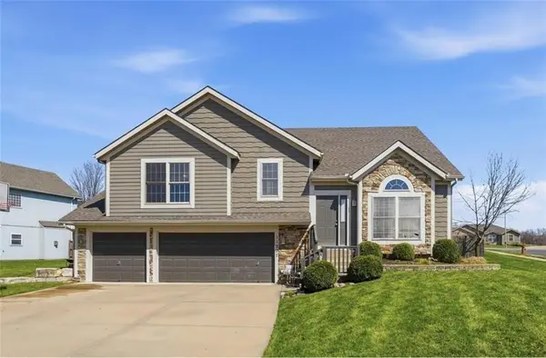 11207 N Summit Street, Kansas City, MO 64155