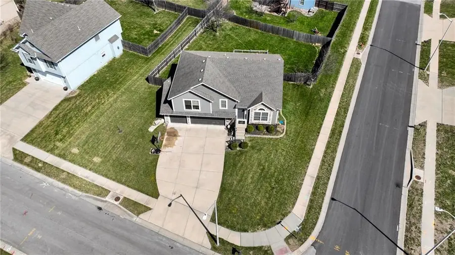 11207 N Summit Street, Kansas City, MO 64155 - #3