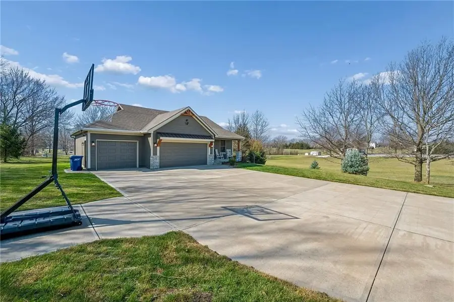 301 NW 179th Street, Smithville, MO 64089 - #2