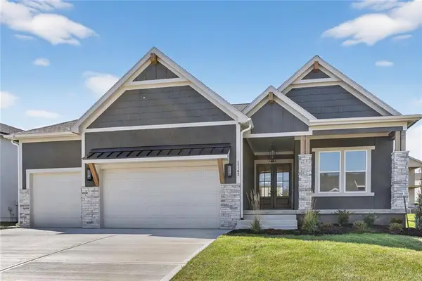 17186 S Laurelwood Street, Olathe, KS 66062