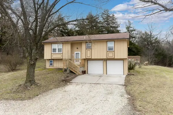 24275 Sandusky Road, Tonganoxie, KS 66086