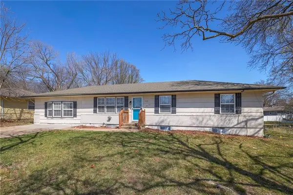 304 E South Street, Harrisonville, MO 64701
