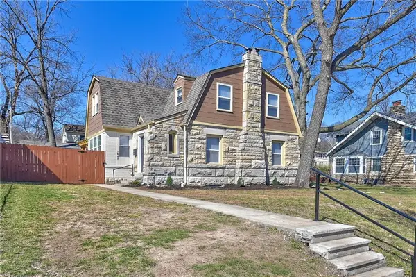 7442 Paseo Boulevard, Kansas City, MO 64131