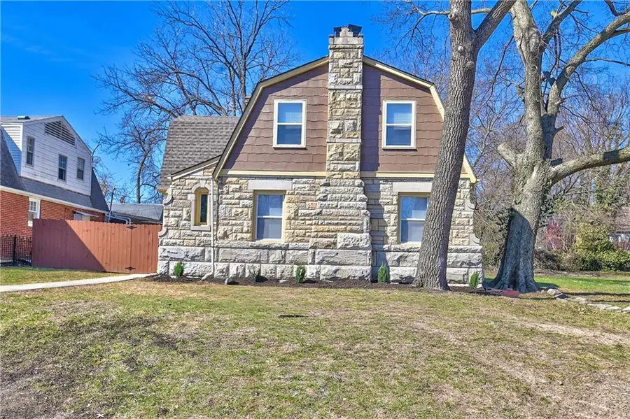 7442 Paseo Boulevard, Kansas City, MO 64131 - #2