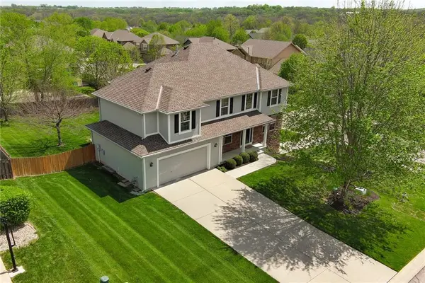 1313 Stone Lane, Lansing, KS 66043