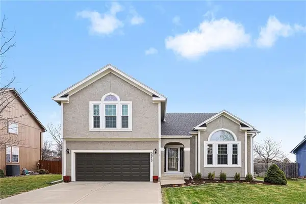 5815 Lakecrest Drive, Shawnee, KS 66218